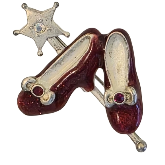 Vintage AJMC Jewelry Wizard Of Oz Ruby Slippers & Star Wand Brooch Jacket Pin - Picture 1 of 4